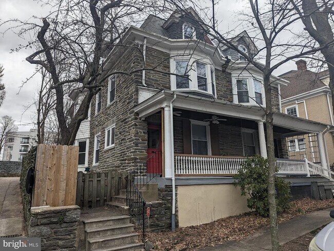 Building Photo - 6617 Quincy St