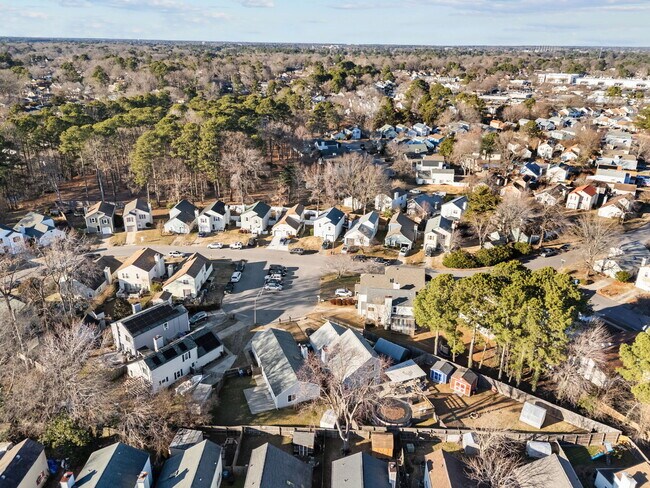 Building Photo - 1012 Danbury Cir