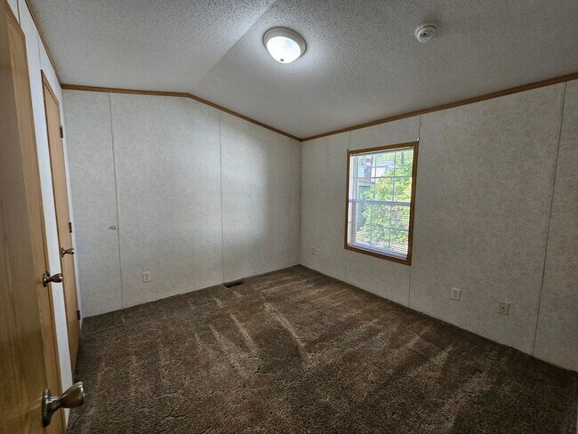 Building Photo - 6 Orchard Grv