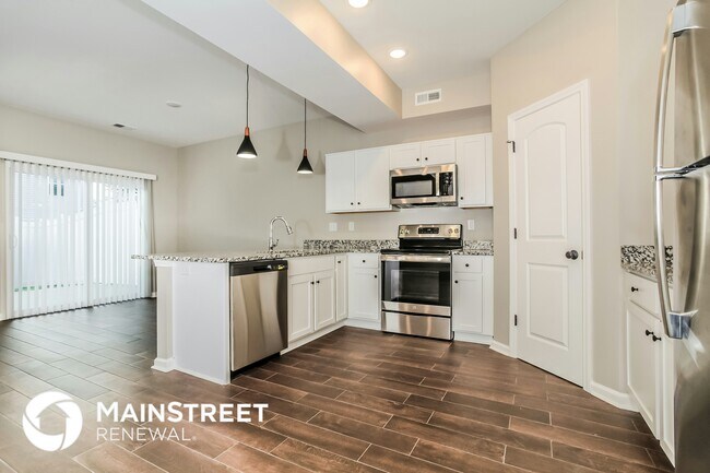 Building Photo - 2052 N Sarah Dr