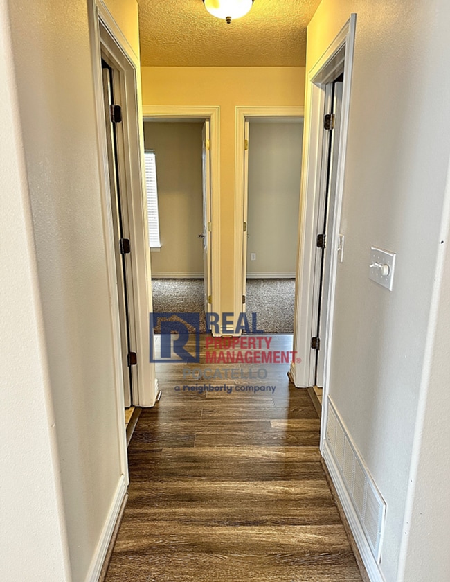 Building Photo - Beautiful 4 bedroom 3 bath house - attached garage
