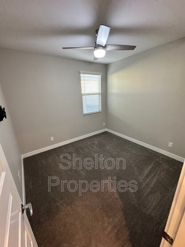 Building Photo - 13180 W Cliffrose Rd