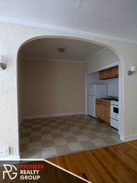 Building Photo - 535 W Arlington Pl