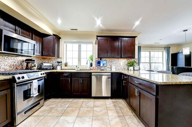 Building Photo - 1625 Paterson Plank Rd