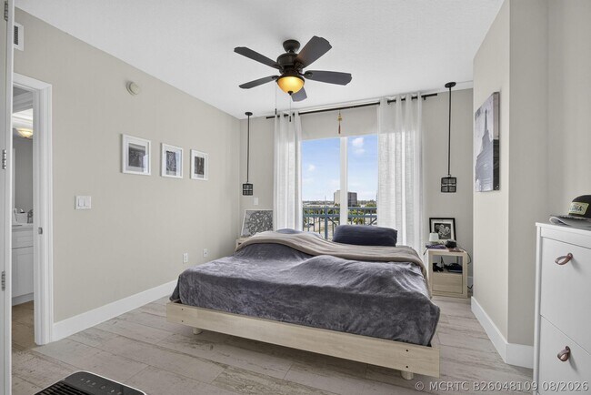 Building Photo - 403 S Sapodilla Ave