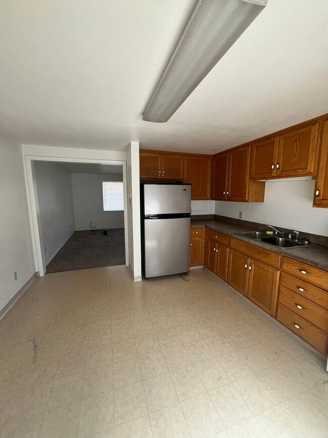 Building Photo - Binning Spring