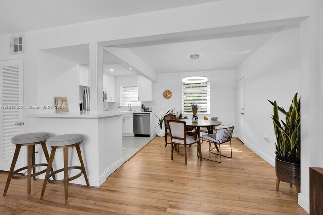 Building Photo - 7910 SW 55th Ave