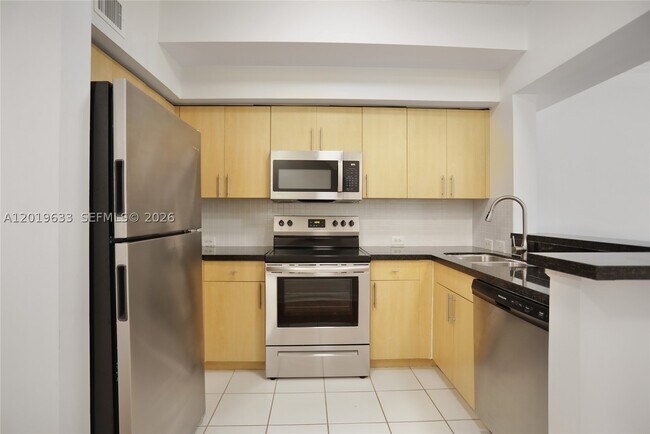 Building Photo - 2941 NE 185th St
