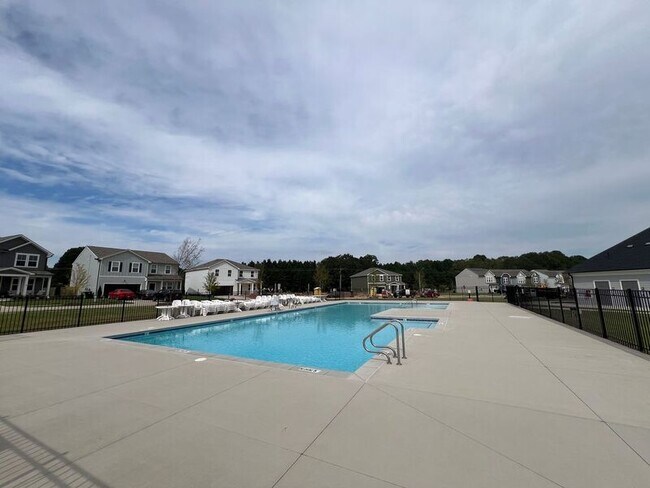 Building Photo - 812 McKenzie Pk Ter