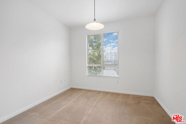 Building Photo - 100 S Alameda St