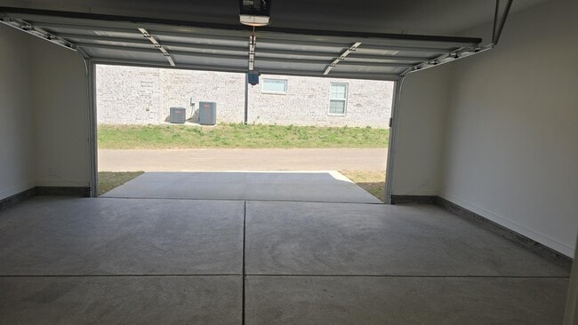 Building Photo - 1210 Pennock Dr