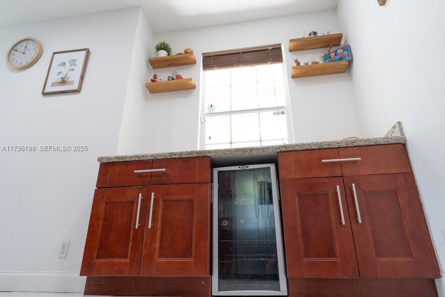 Building Photo - 1999 Madeira Dr