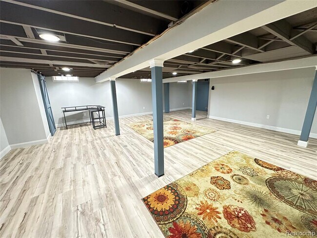 Building Photo - 2759 Saratoga Dr