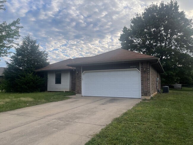 Building Photo - Beautiful 3 bedroom 2 bath in great location.