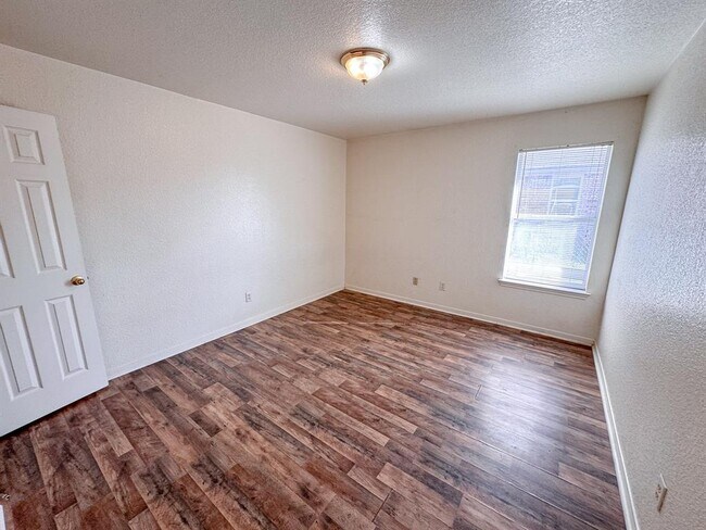 Building Photo - 4209 Thunder Creek Dr