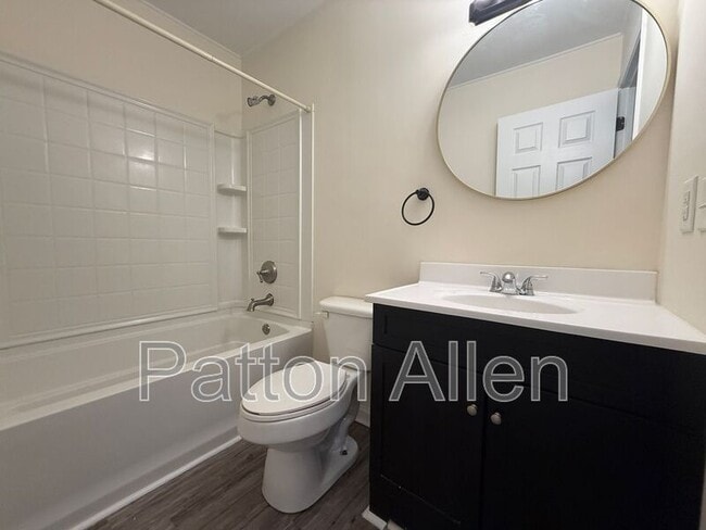 Building Photo - 28 Dawnwood Cir