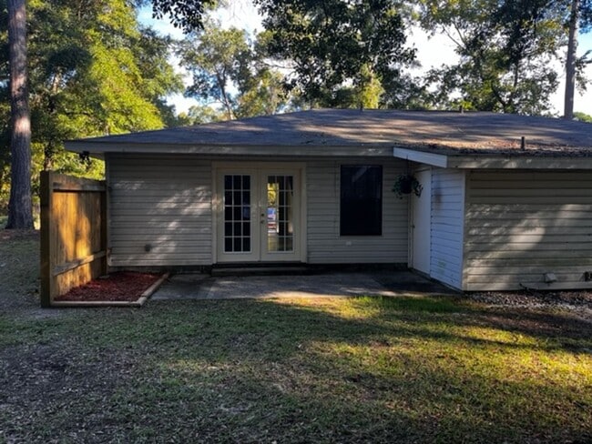 Building Photo - 2 Bedroom 1 Bath Duplex