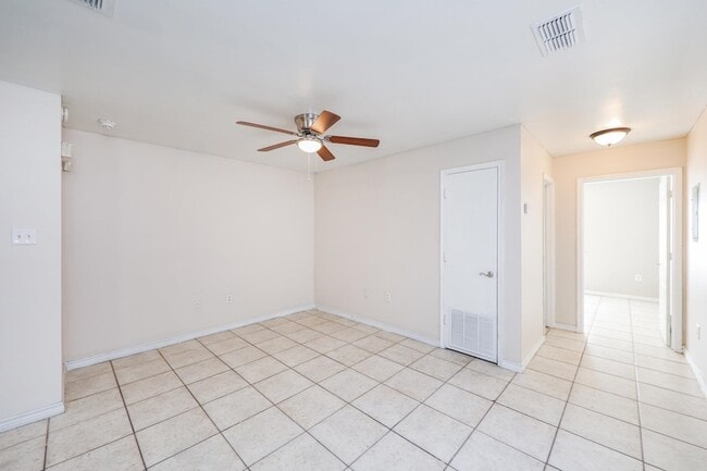 Building Photo - 2220 Santa Cleotilde Ave