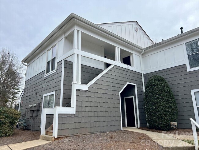 Building Photo - 751 Southwest Dr