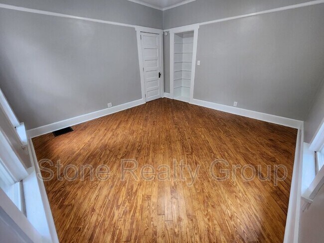 Building Photo - 636 S 7th St