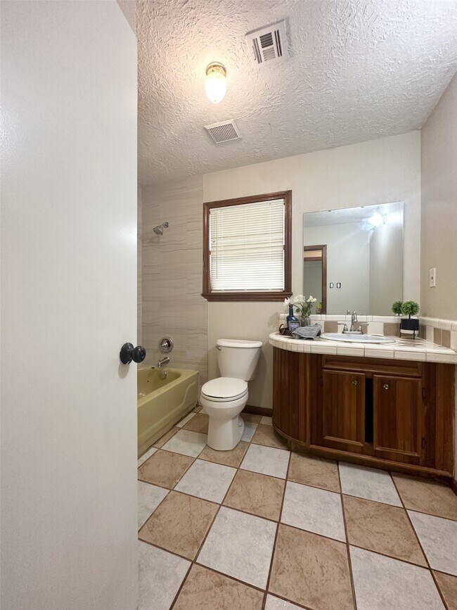 Building Photo - 2509 Wall St