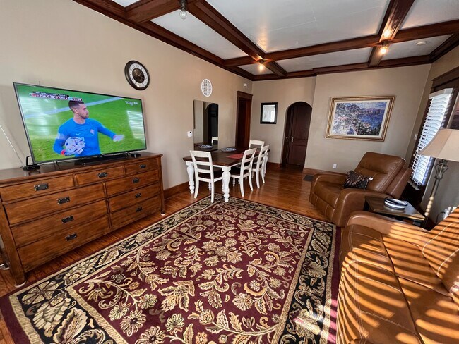 Building Photo - 2608 Leclaire St