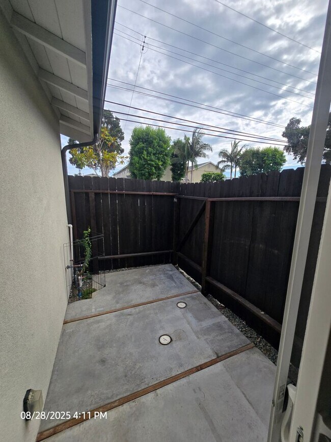 Building Photo - HAMILTON600