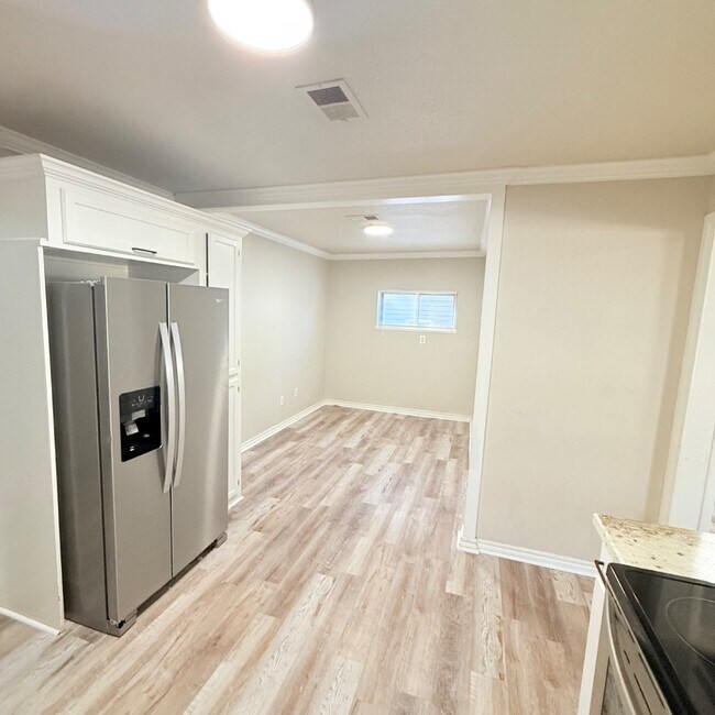 Building Photo - 4004 SE 25th St