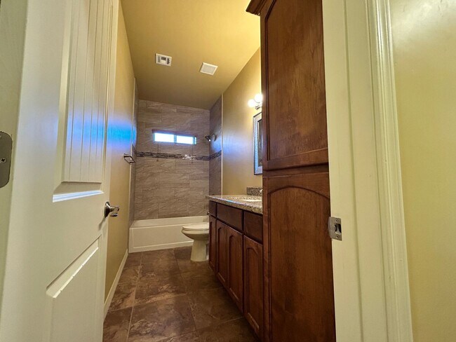 Building Photo - Beautiful Southwestern-Style Home in El Rancho Encantado