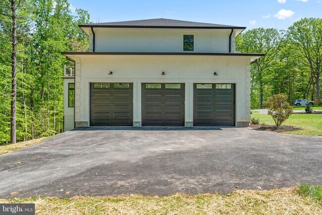 Building Photo - 11550 Henderson Rd