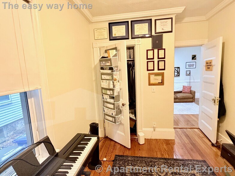 Building Photo - 18 Homer St