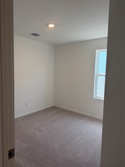 Building Photo - 20150 Green Mallard St