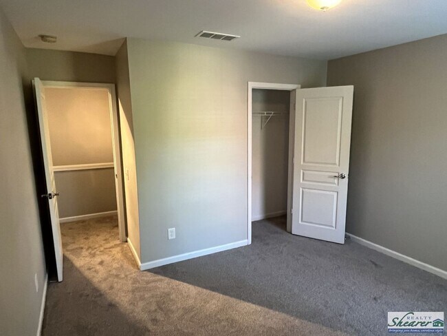 Building Photo - Beautiful 2 Story, 3 Bedroom Townhome near...