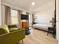 Building Photo - Furnished room/NOT APARTMENT