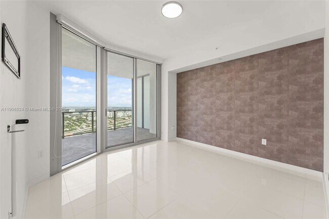 Building Photo - 851 NE 1st Ave