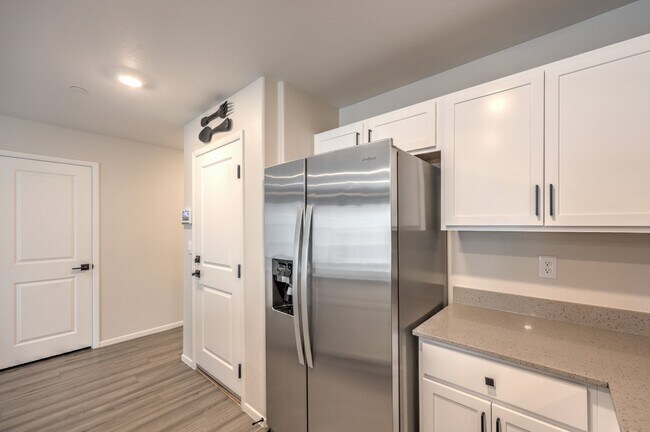 Building Photo - 4463 Honey Hls Ave