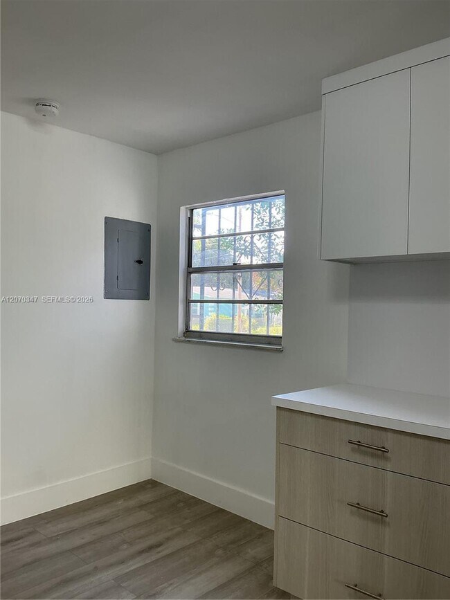 Building Photo - 2605 Ave F
