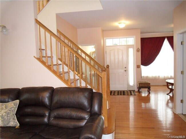 Building Photo - 6 Blackmoor Ct