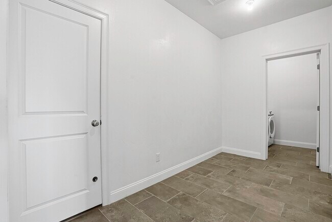 Building Photo - 52 Logan's Run