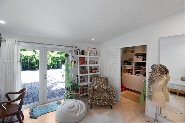 Building Photo - 7420 SW 53rd Pl