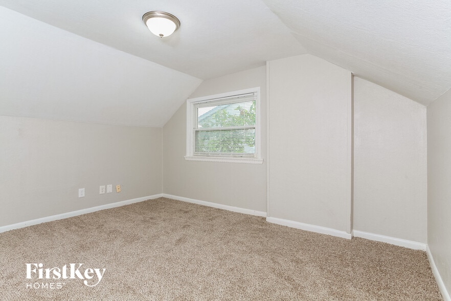 Building Photo - 2741 Jonrose Ave