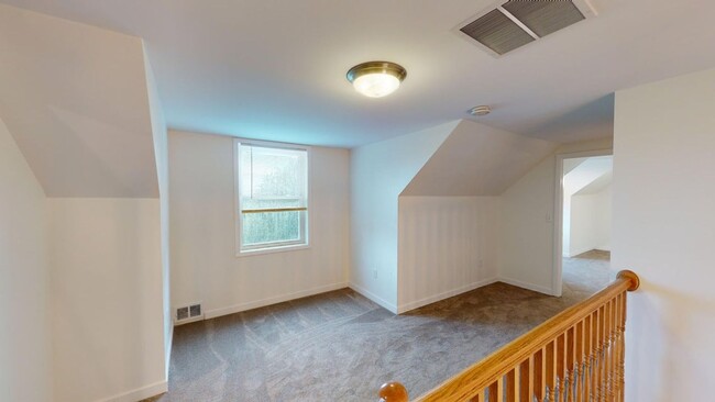 Building Photo - 4 Bedroom 3.5 bath Home outside of Viola A...