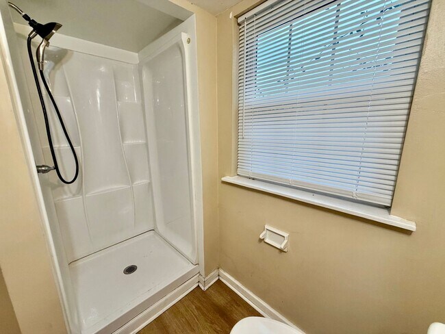 Building Photo - Nice Split Level Home in Huntsville! Fenced Yard and 2 car garage!