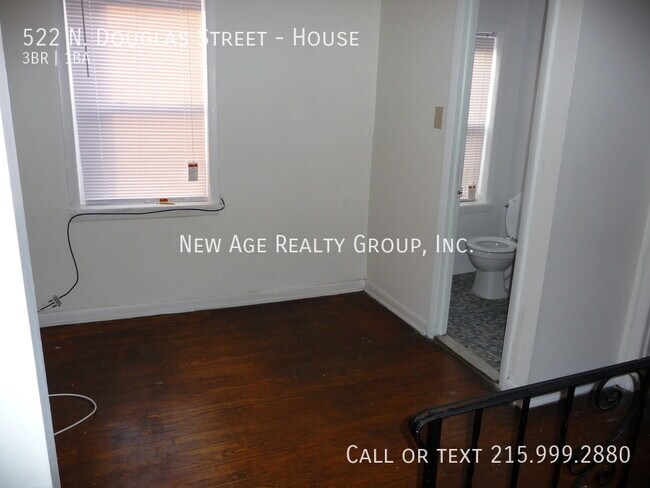 Building Photo - 522 N Douglas St