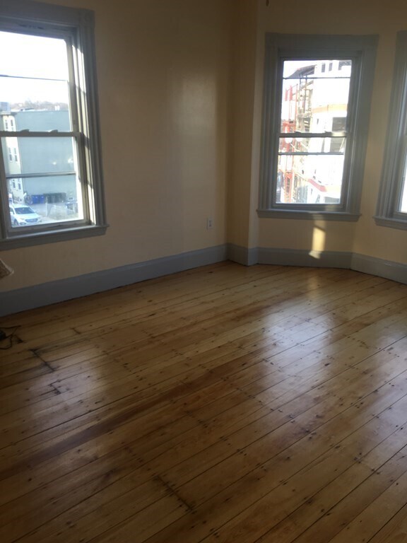 Building Photo - 22 W Walnut Park