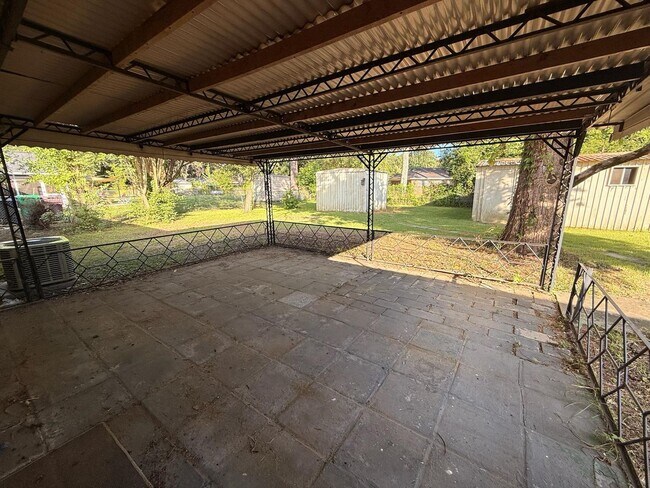 Building Photo - Move-In Ready 3BR Home Available Now!
