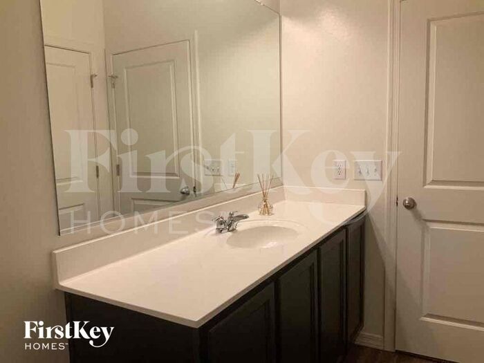 Building Photo - 445 W White Sands Dr