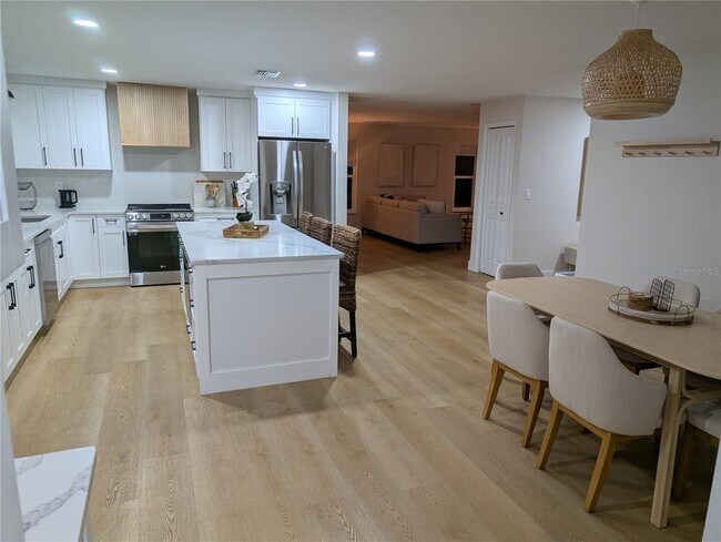 Building Photo - 1455 Fairway Dr