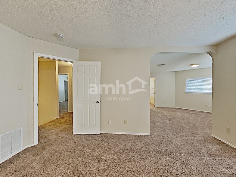 Building Photo - 438 Terra Cotta