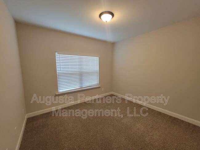 Building Photo - 257 Tulip Dr